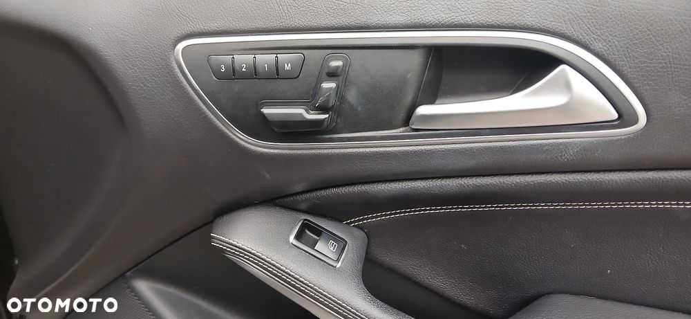Mercedes-Benz GLA 250 7G-DCT AMG Line - 14