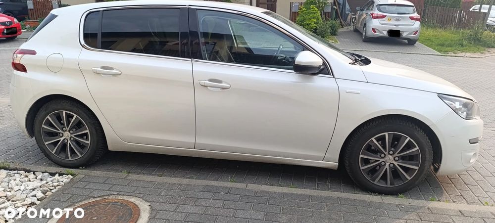 Peugeot 308 - 8