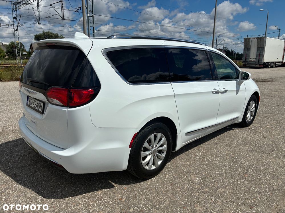 Chrysler Pacifica - 8