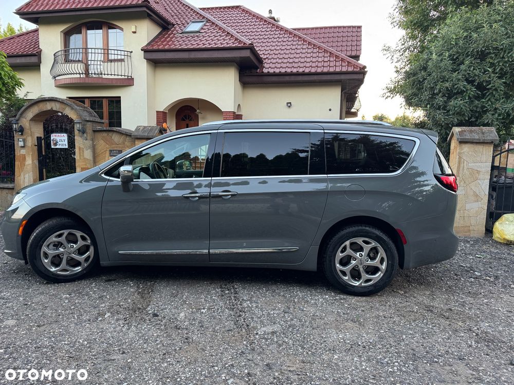Chrysler Pacifica - 2