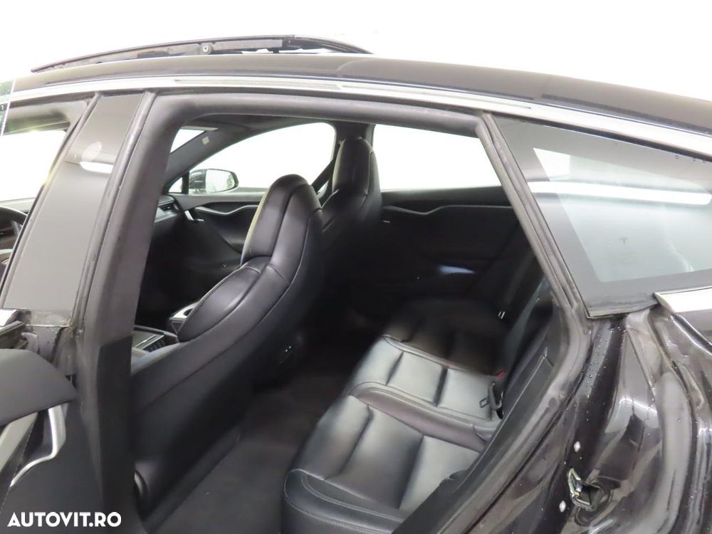 Tesla Model S - 4