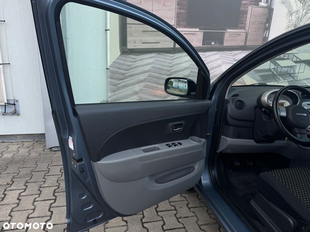 Daihatsu Sirion - 24