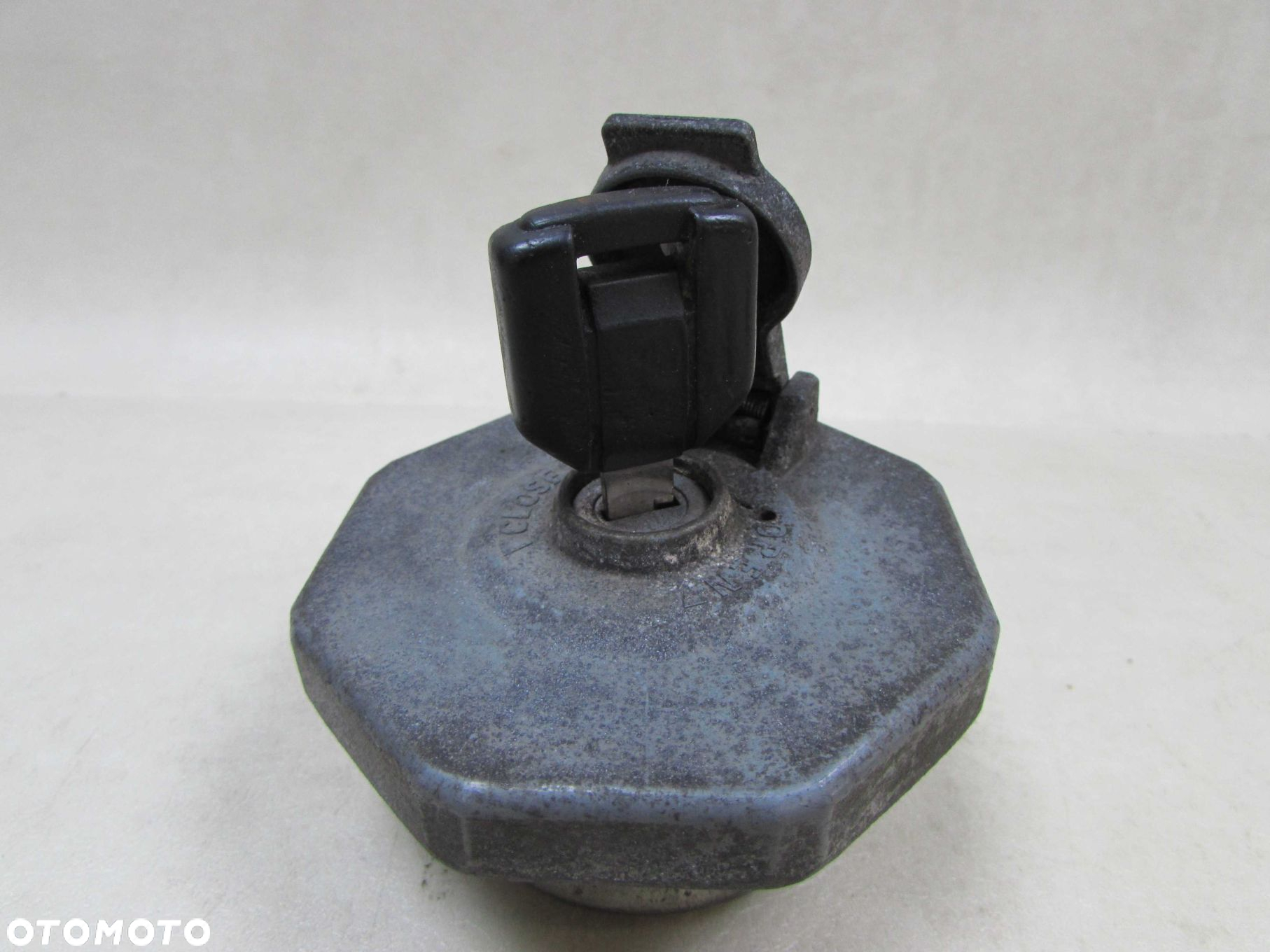 MITSUBISHI CANTER FUSO 7C15 E6 13- WKLADKA ZAMKA KLUCZYK KOREK WLEWU PALIWA KPL - 3