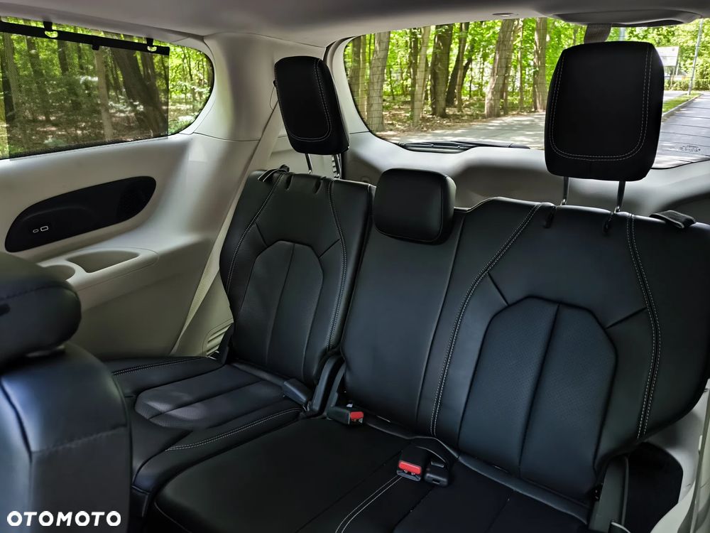 Chrysler Pacifica - 18