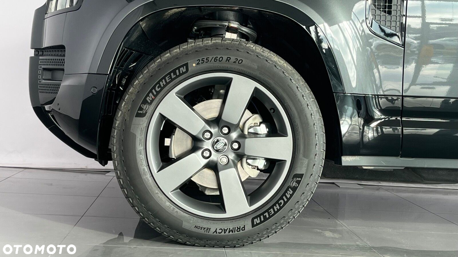 Land Rover Defender - 3