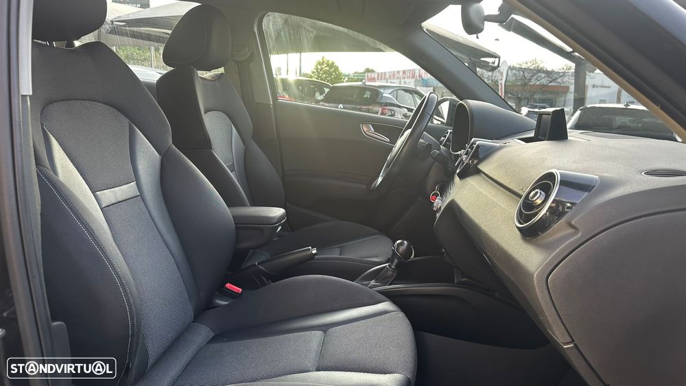 Audi A1 1.6 TDI S tronic Ambition - 23