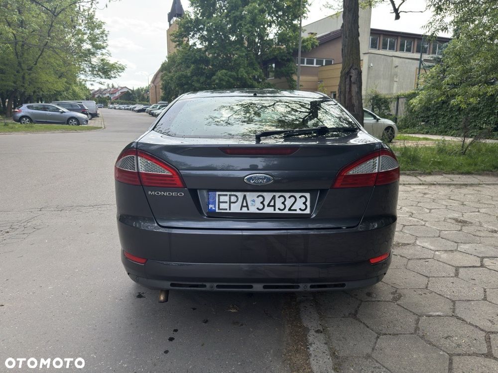 Ford Mondeo 2.0 Ghia - 9