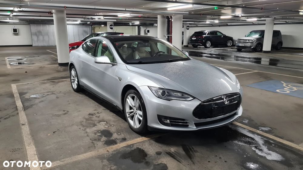 Tesla Model S 85 - 14