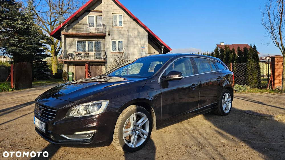 Volvo V60 D6 Plug-In-Hybrid AWD Geartronic Summum - 2