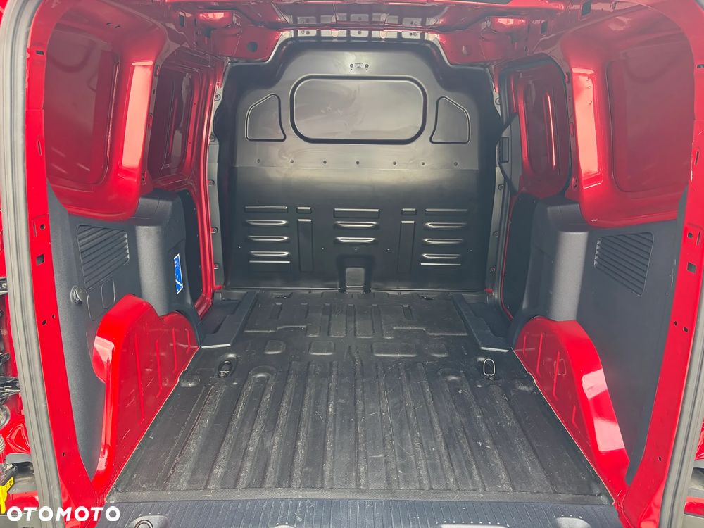 Ford Transit Courier - 21