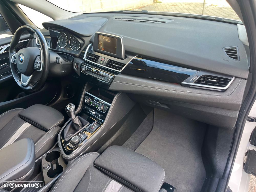 BMW 218 Active Tourer i Sport Line - 23