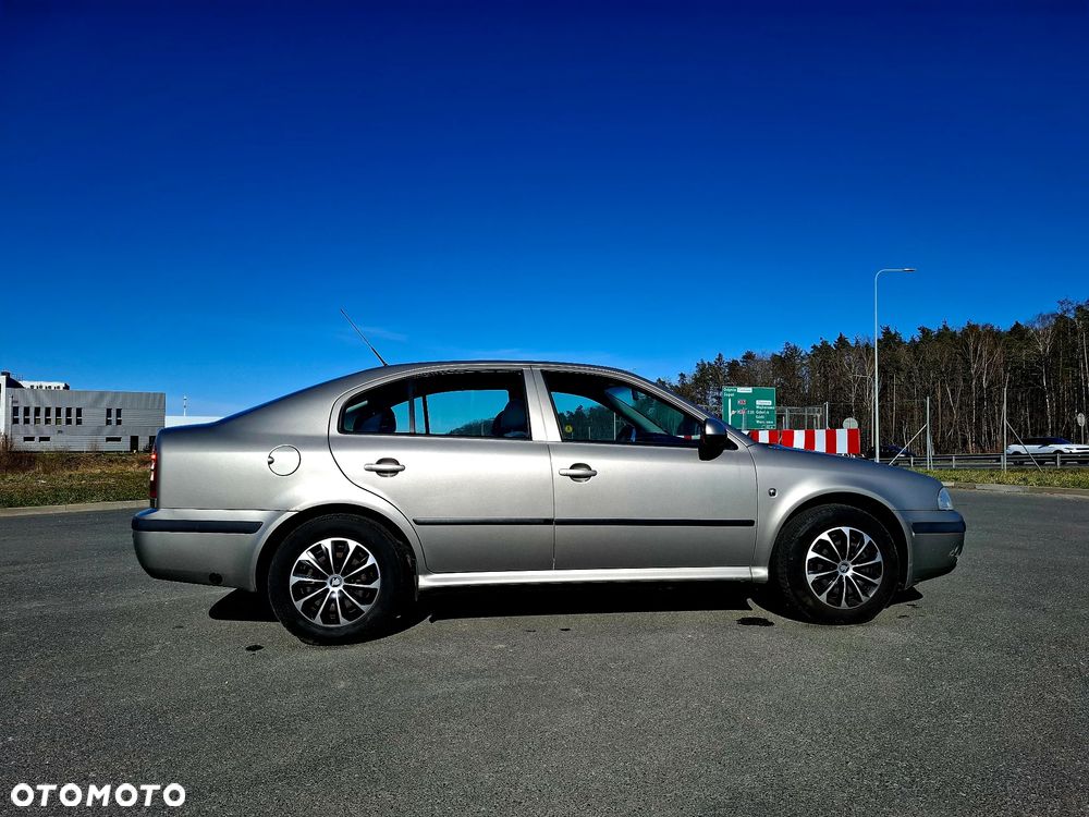 Skoda Octavia 1.6 Tour - 9