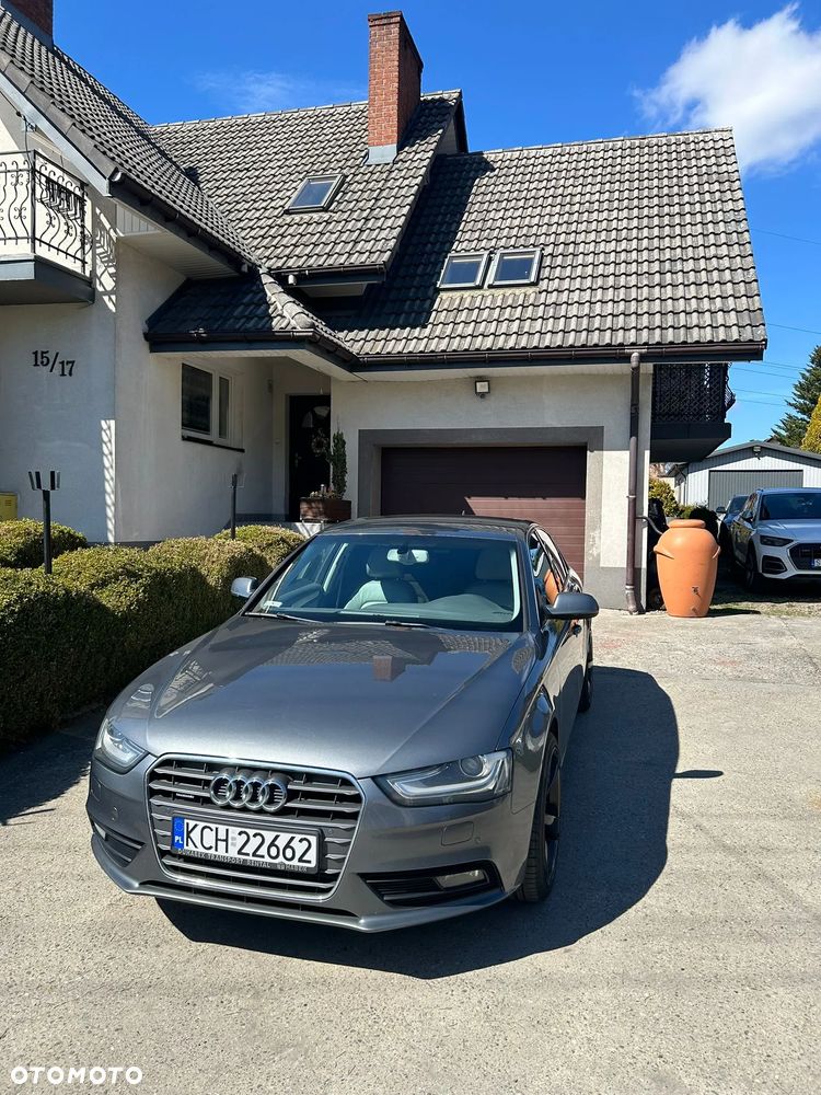 Audi A4 Limousine - 1