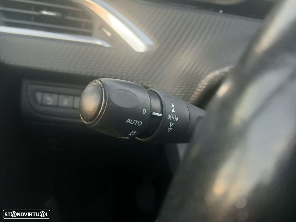 Peugeot 2008 1.2 PureTech Style - 24