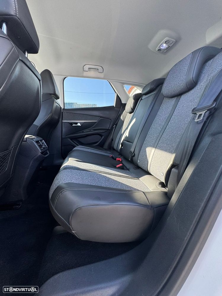 Peugeot 3008 1.2 PureTech Allure - 22