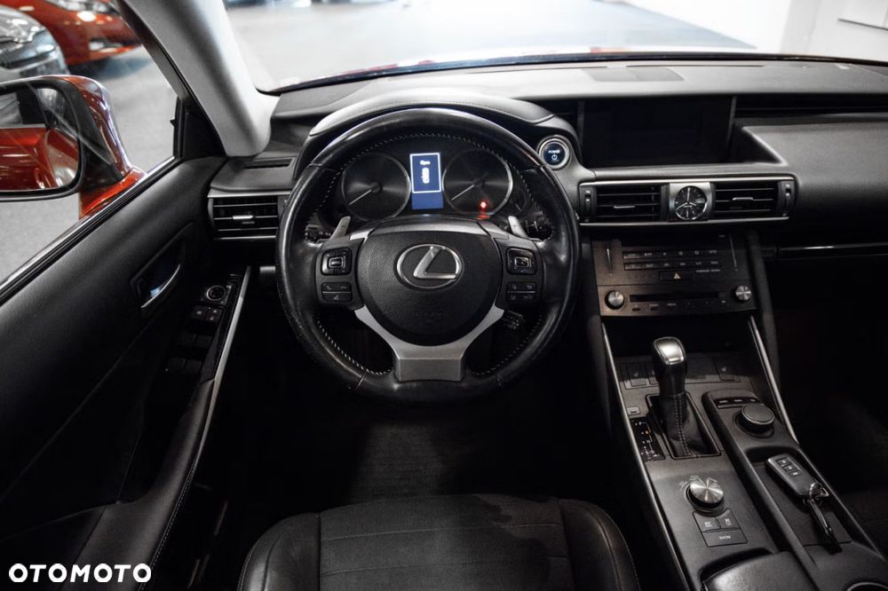 Lexus IS Standard - 14