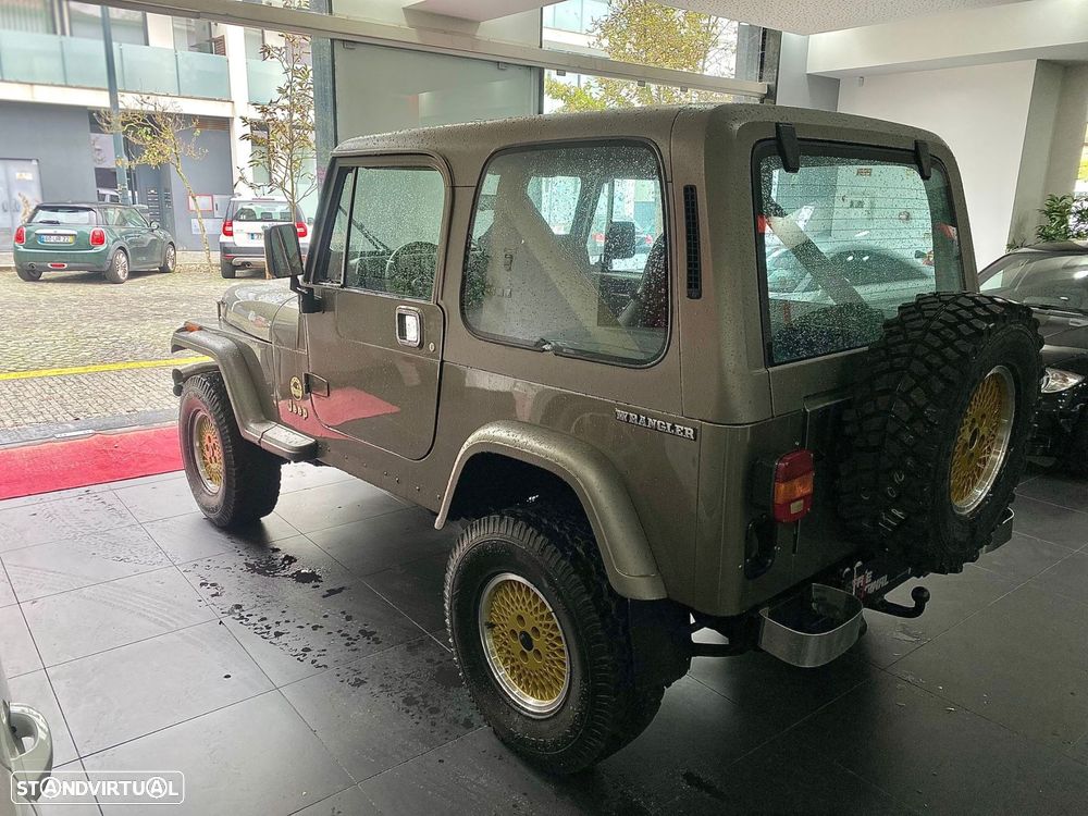 Jeep Wrangler - 10