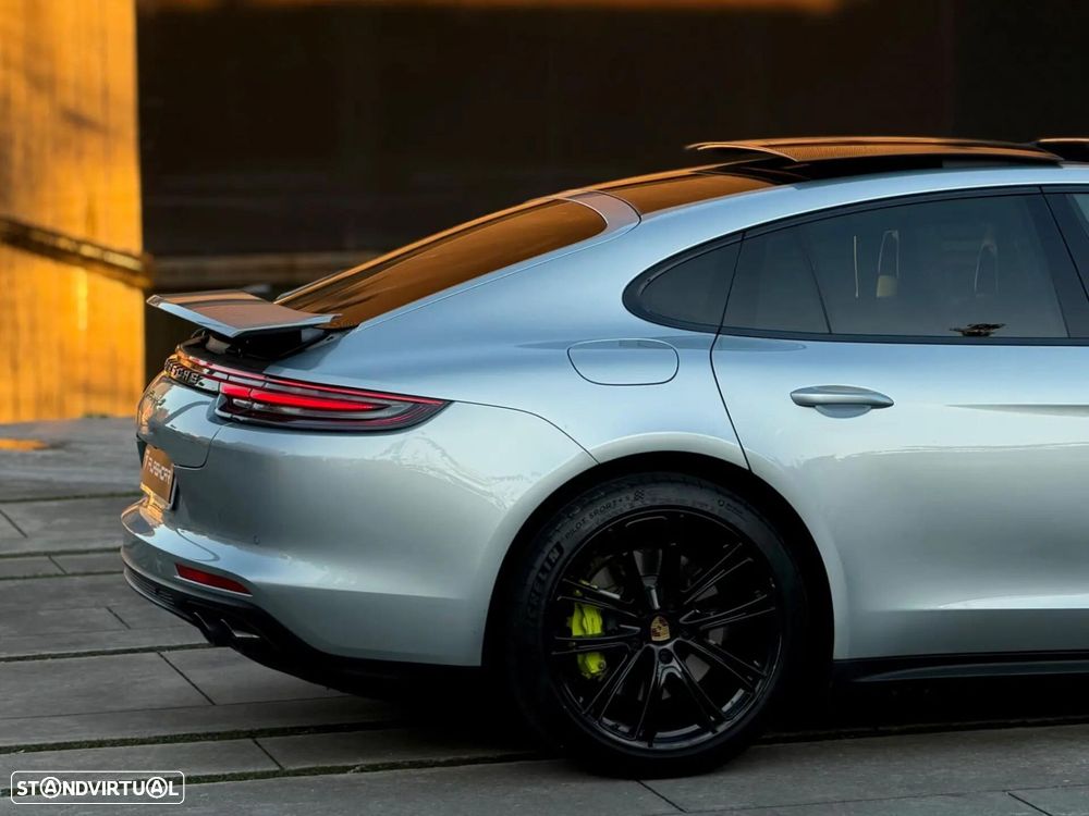 Porsche Panamera 4 E-Hybrid - 26