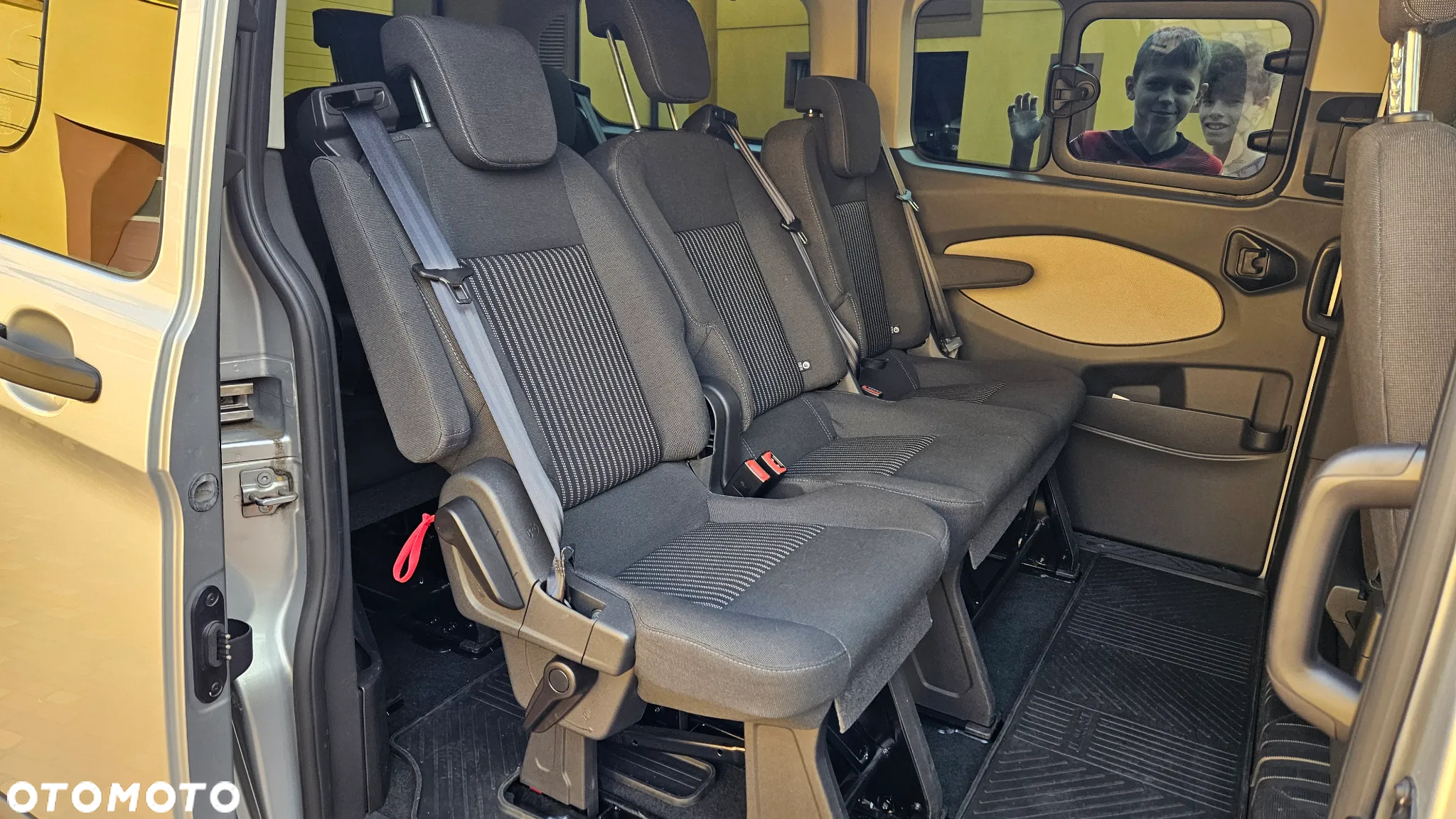 Ford Tourneo Custom - 33