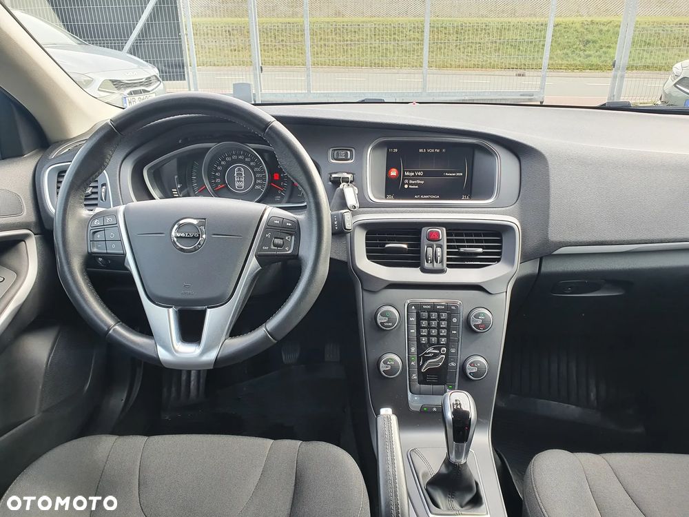 Volvo V40 D3 Kinetic - 24