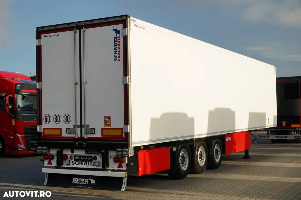 Schmitz Cargobull REFRIGERAT / TRANSPORT VECTOR 1550 / AXĂ RIDICATĂ / RECIPIENT DUBLU / COȘURI PENTRU PALEȚI - 6