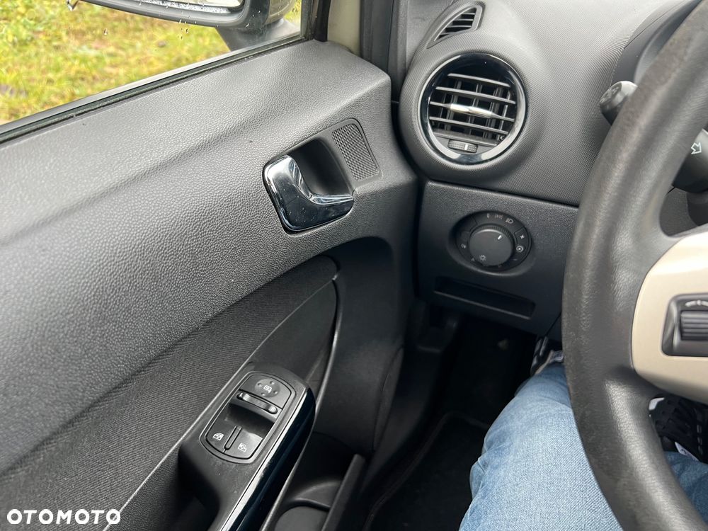 Opel Corsa 1.4 16V Edition - 11