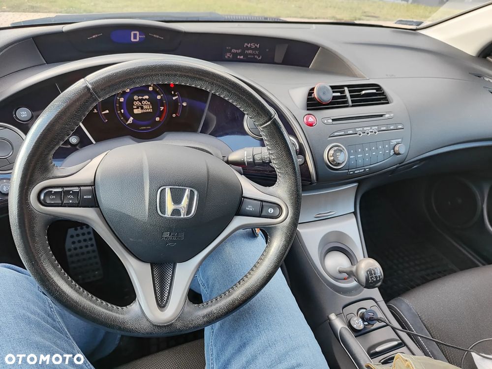 Honda Civic 1.8 LX Coupe - 11