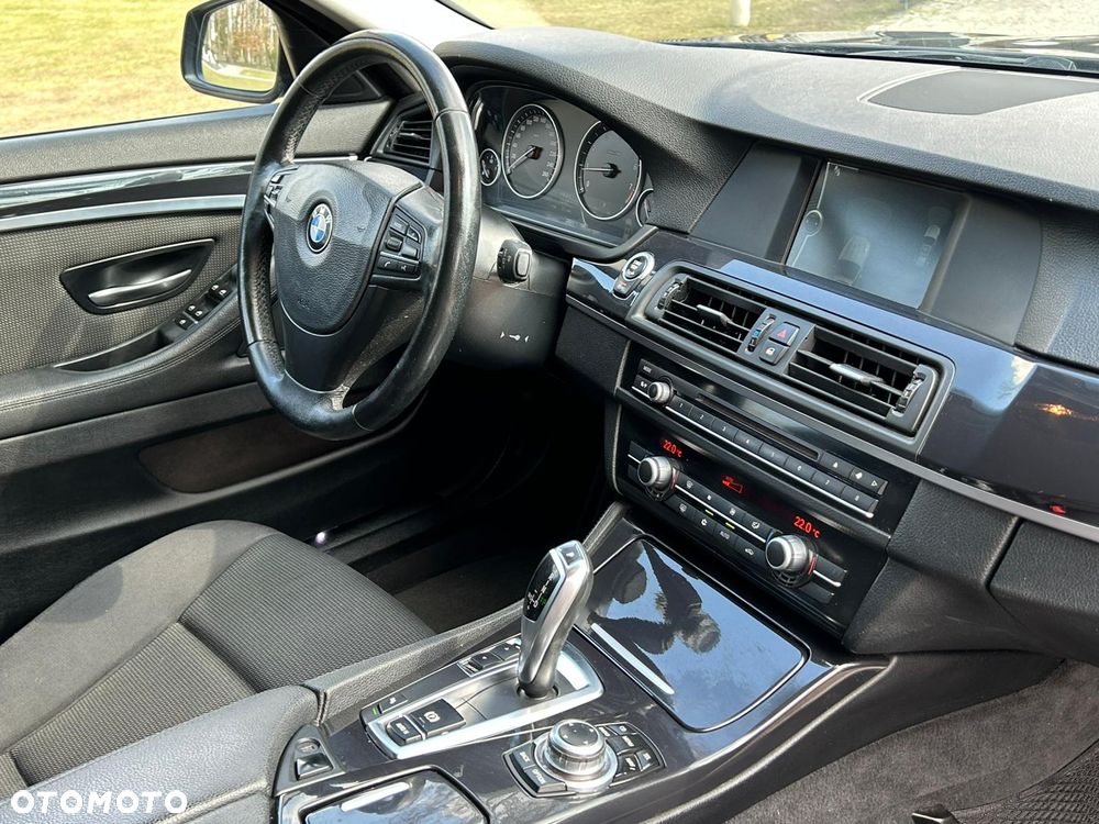BMW Seria 5 528i xDrive - 11