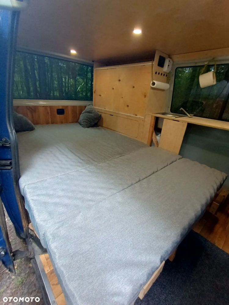Volkswagen Caravelle - 12