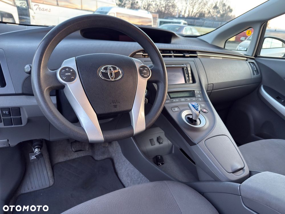 Toyota Prius (Hybrid) Executive - 18