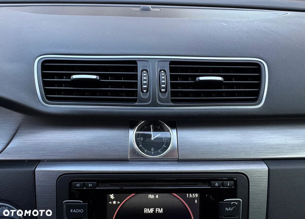 Volkswagen Passat - 12