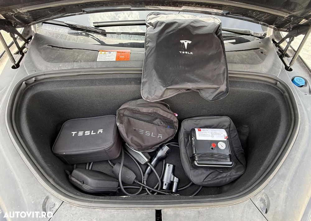 Tesla Model X - 13