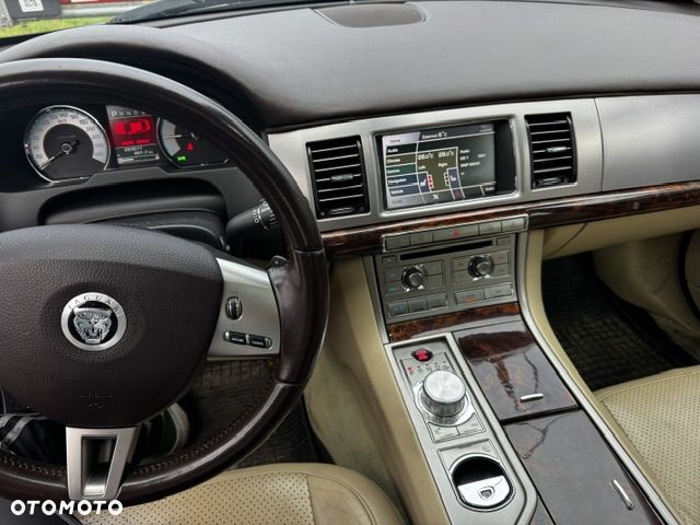 Jaguar XF 2.7 V6 D Premium Luxury - 6