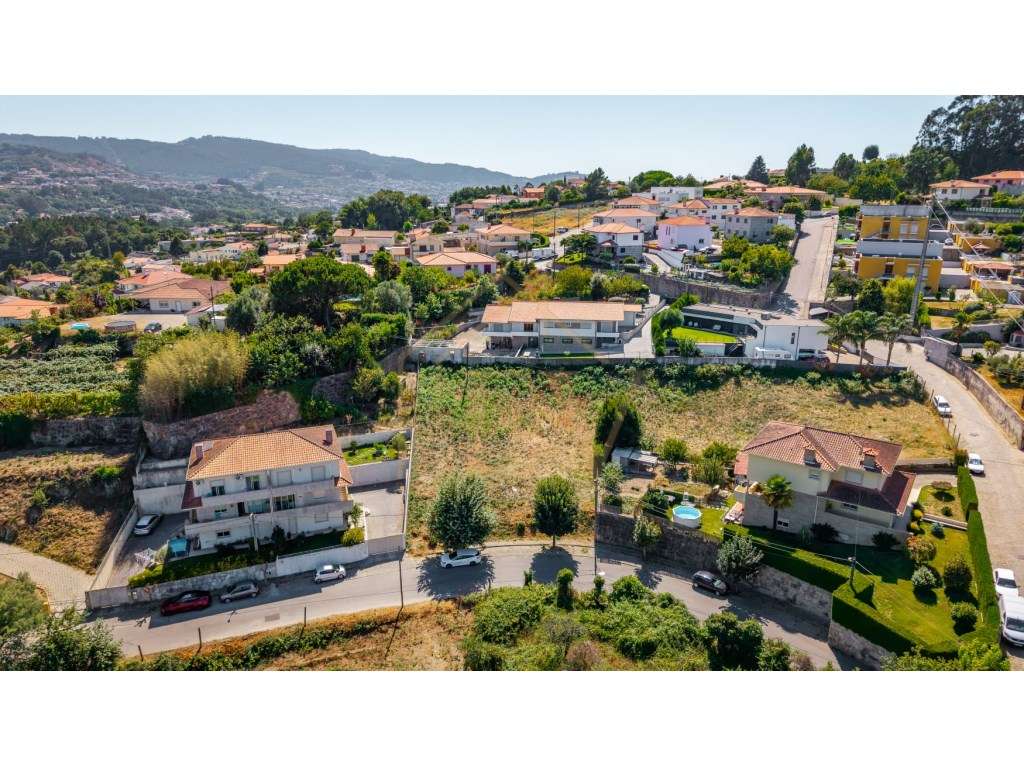Lote de Terreno para Construção com 1030 m2 em Lordelo, Guimarães - Grande imagem: 4/8