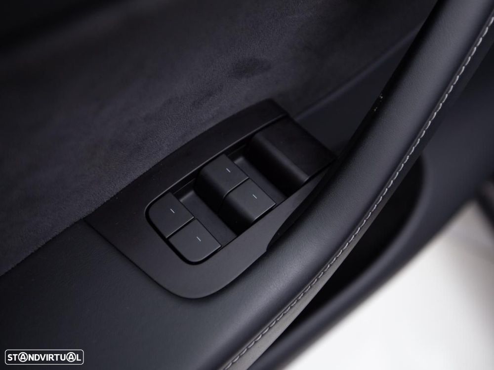 Tesla Model Y Long Range Dual Motor AWD - 17