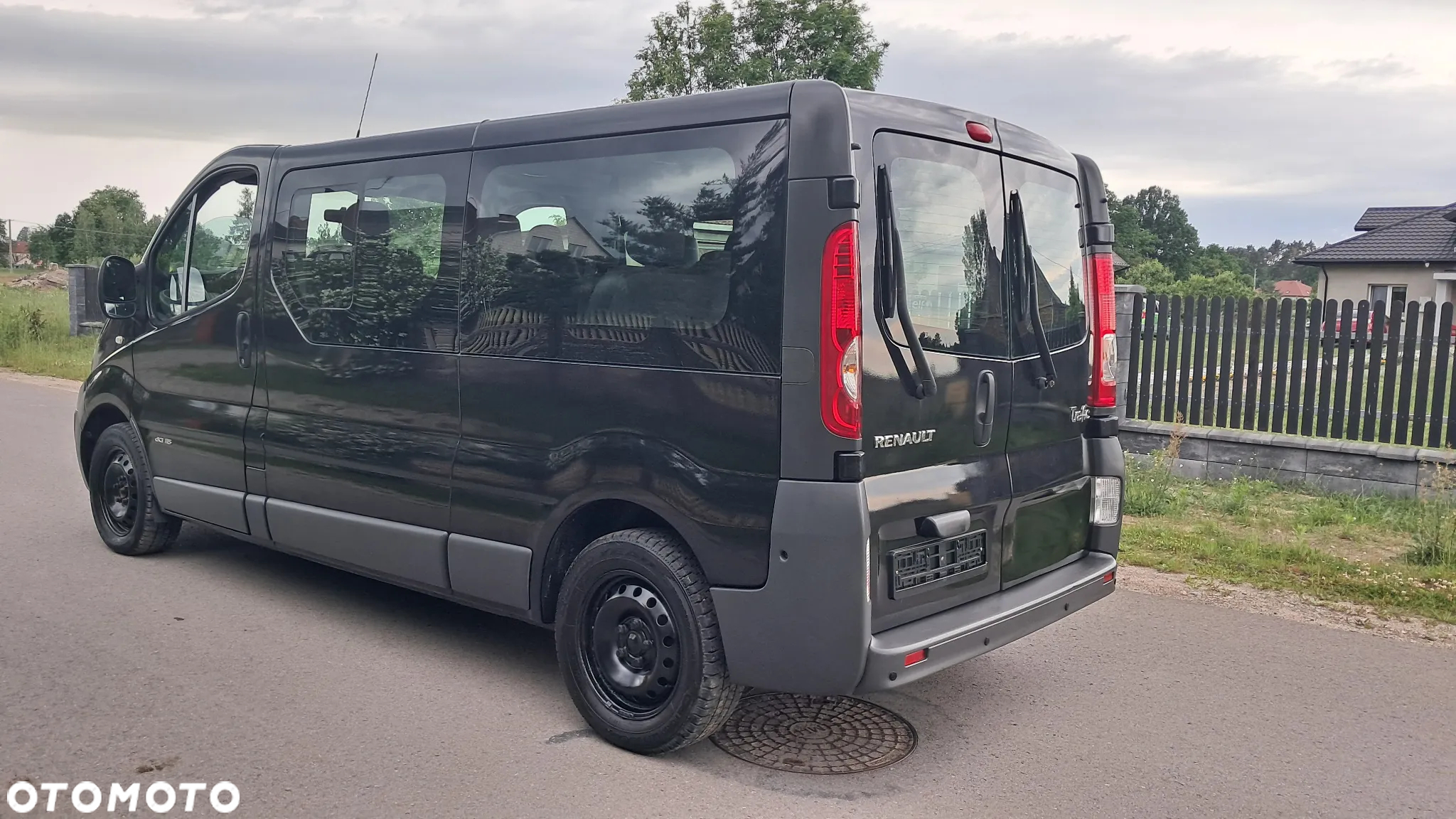 Renault Trafic 2.0 dCi 115 FAP Grand Passenger Black Edition - 5