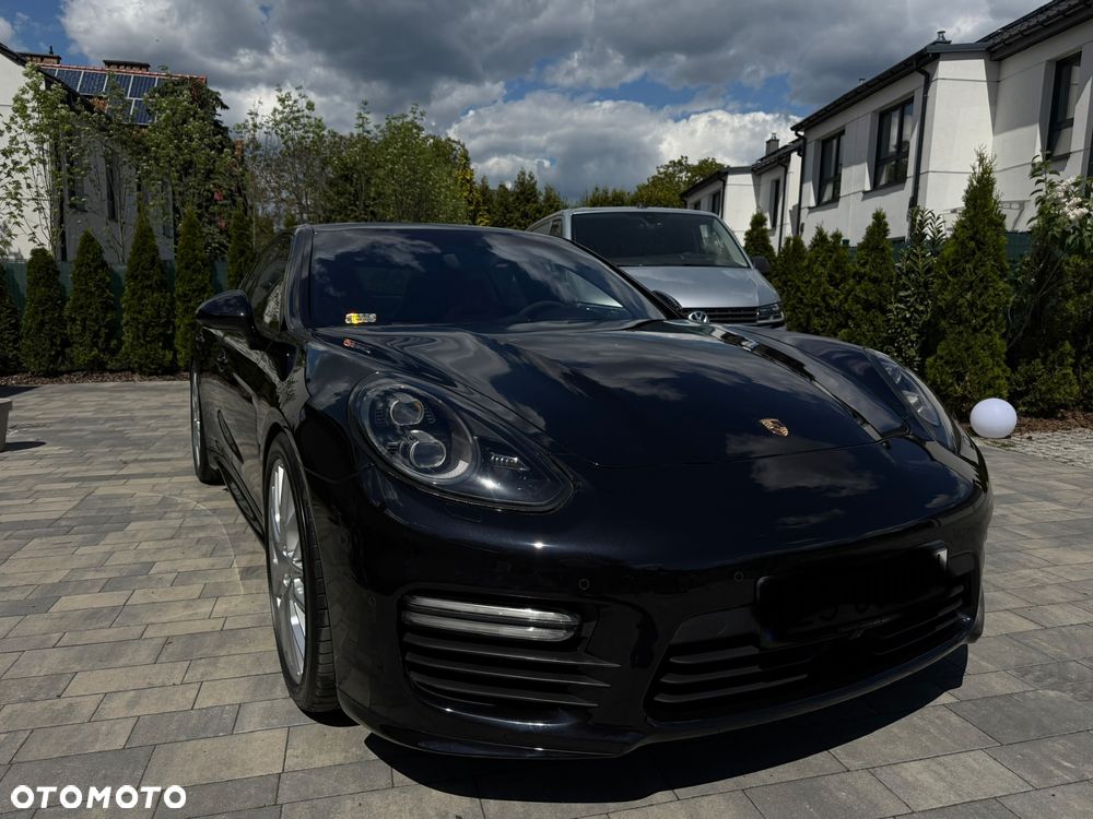 Porsche Panamera Turbo - 1