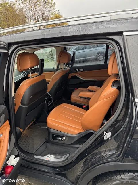 BMW X7 xDrive40i - 11