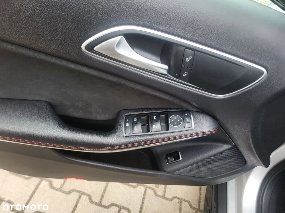 Mercedes-Benz GLA 220 d 7G-DCT AMG Line - 10
