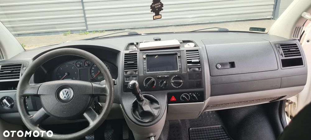 Volkswagen Caravelle - 10