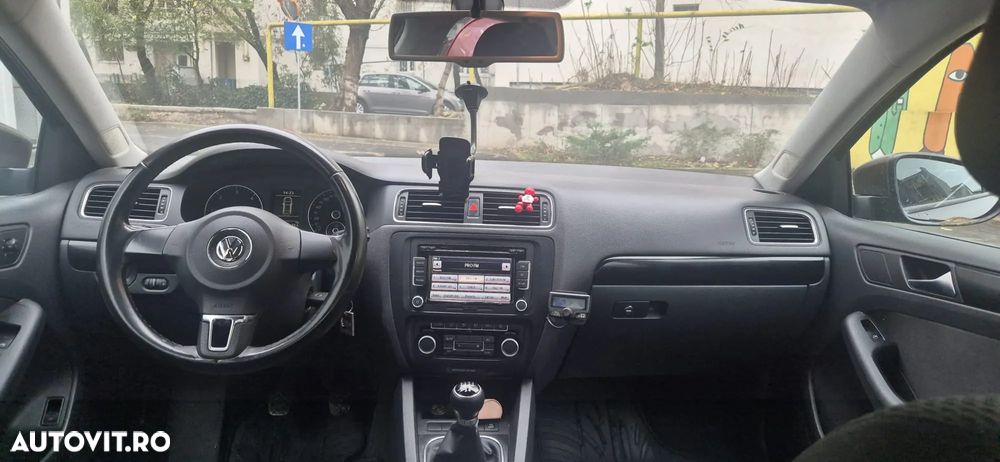 Volkswagen Jetta - 12