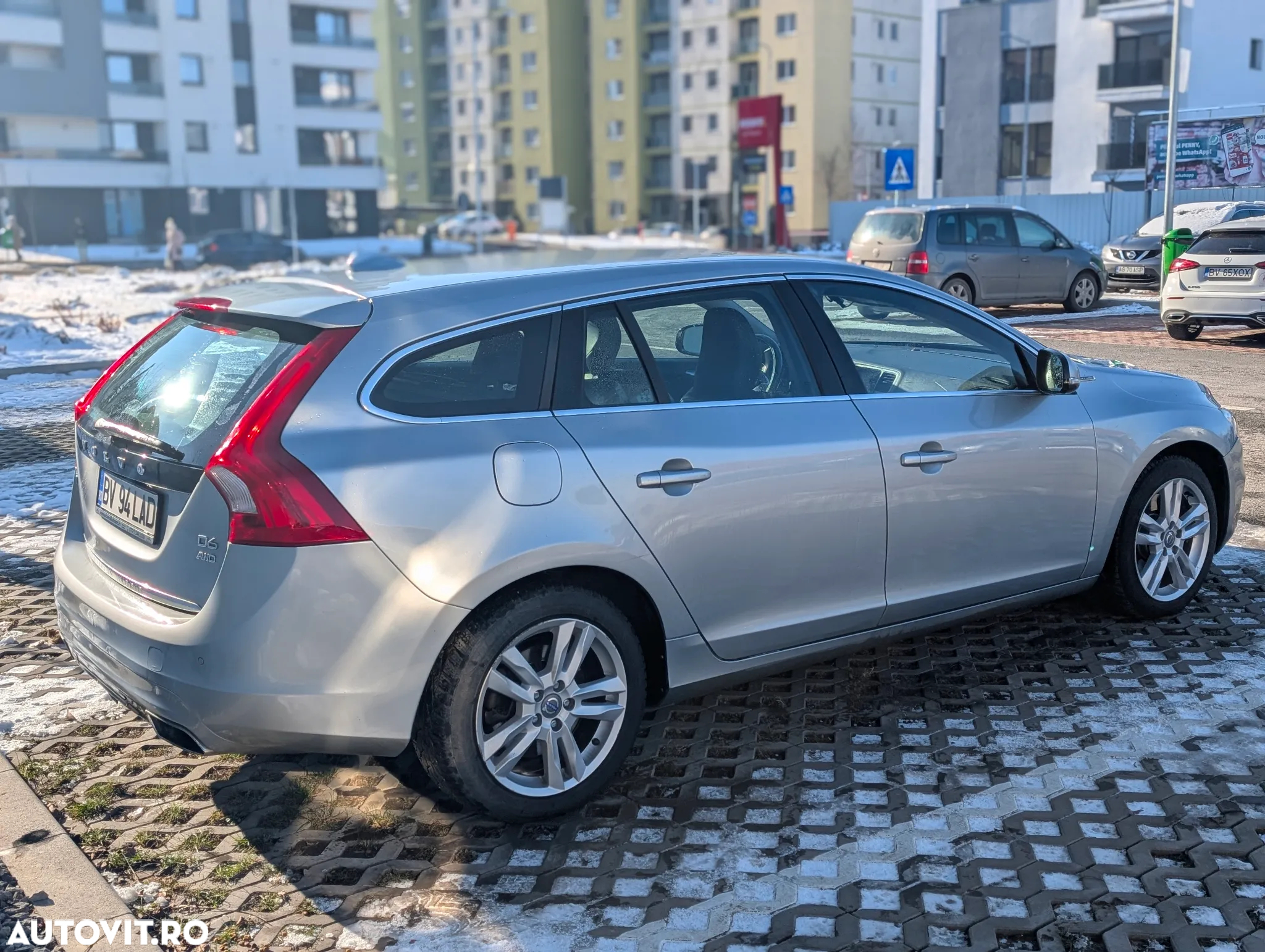 Volvo V60 D6 Plug-In-Hybrid AWD Geartronic Pure Limited - 4