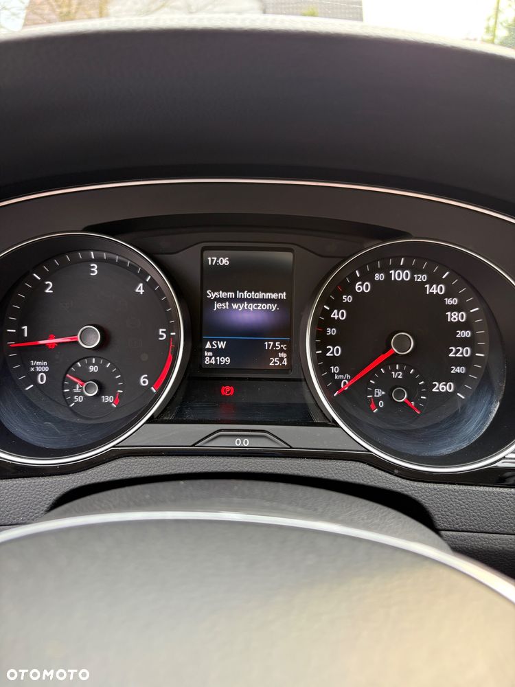 Volkswagen Passat 2.0 TDI SCR Comfortline - 18