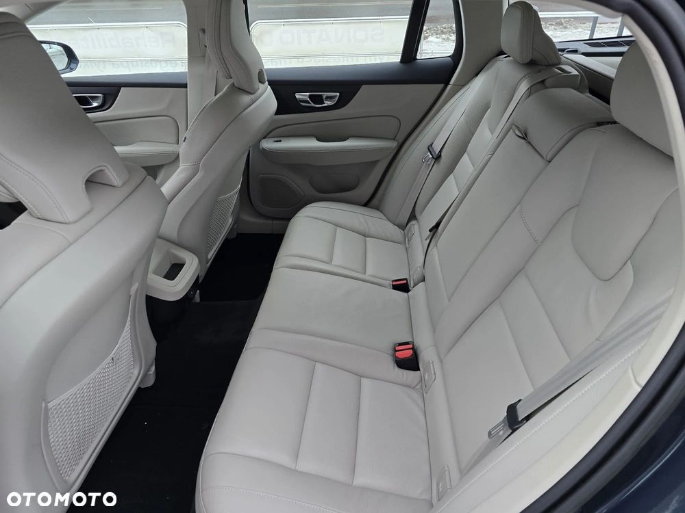 Volvo V60 T4 Geartronic R-Design - 10