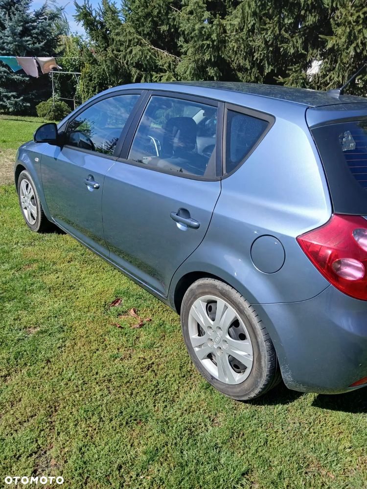Kia Ceed 2007 photo 4