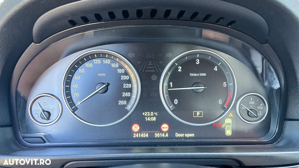 BMW Seria 5 520d xDrive - 10
