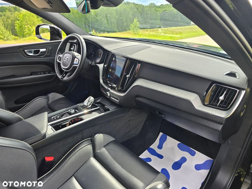 Volvo XC 60 B4 D AWD Plus Dark - 20