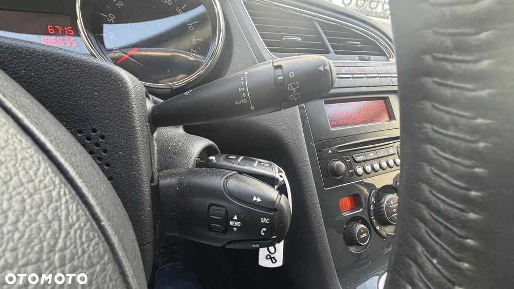 Peugeot 5008 1.6 THP Family 7os - 18