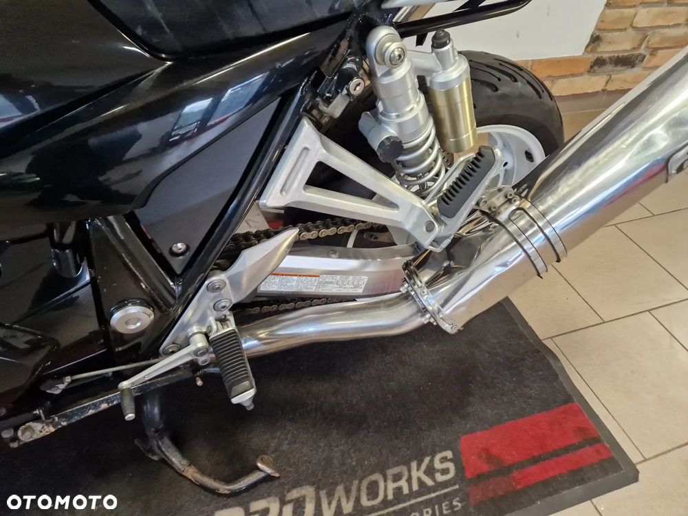 Suzuki GSX - 32