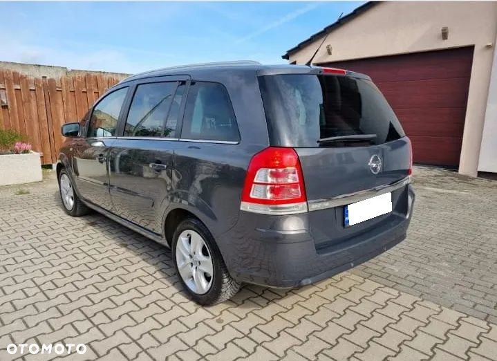 Opel Zafira - 10